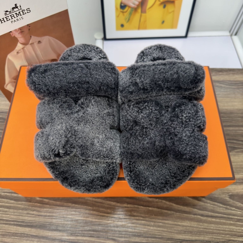H**mes slippers
